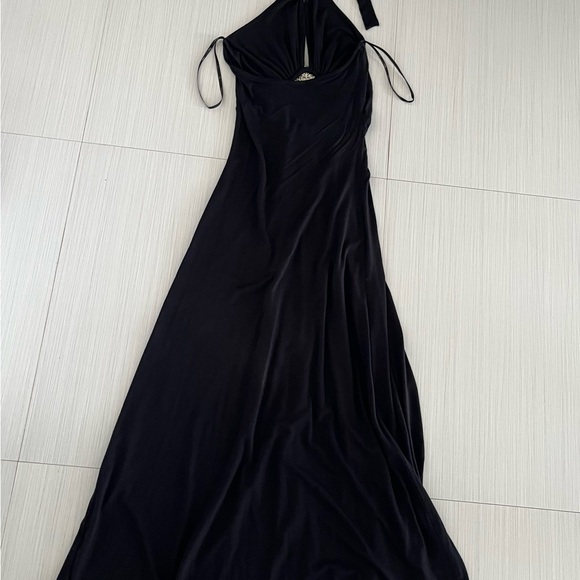 Elegant Sky Black Halter Dress with Embellished Detail - Picture 15 of 16